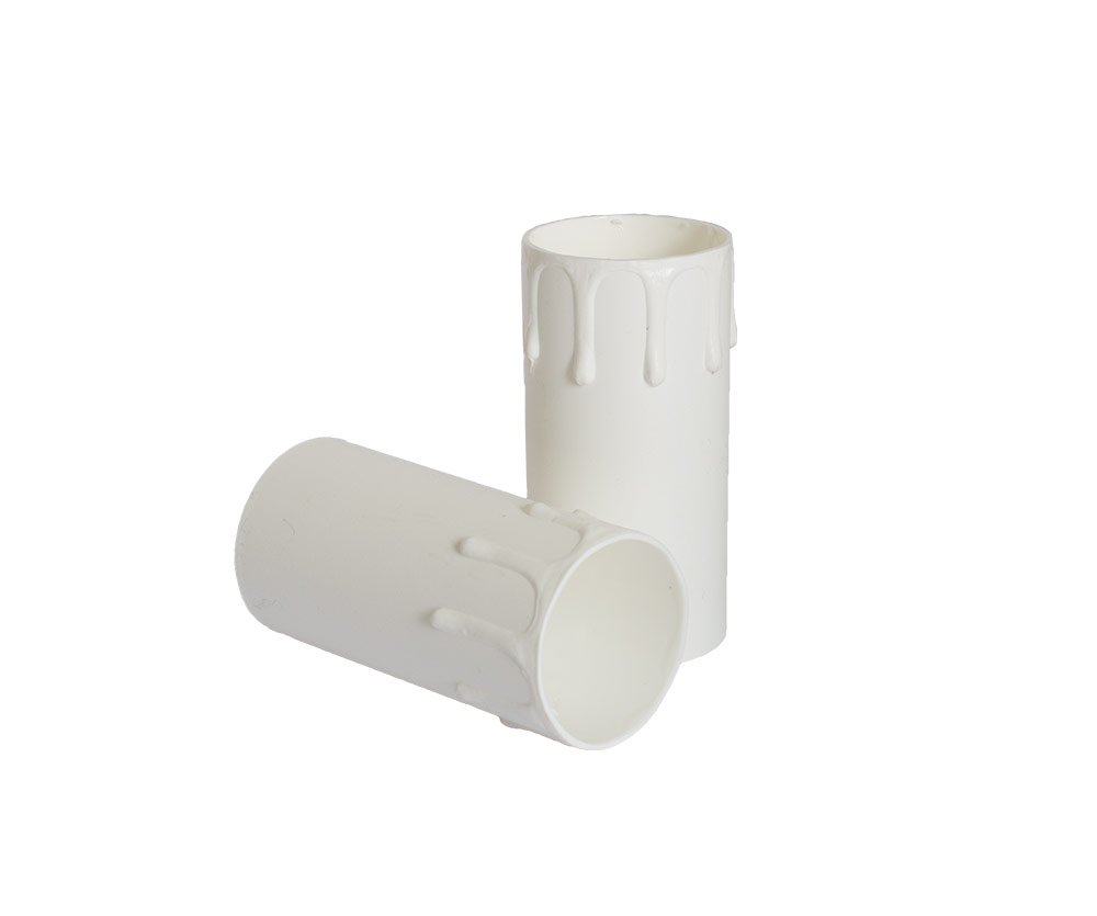 Brede Plastic kaarshuls. Een brede witte plastic huls met een lengte van 85 mm, om over een E27 kaarsfitting te schuiven.