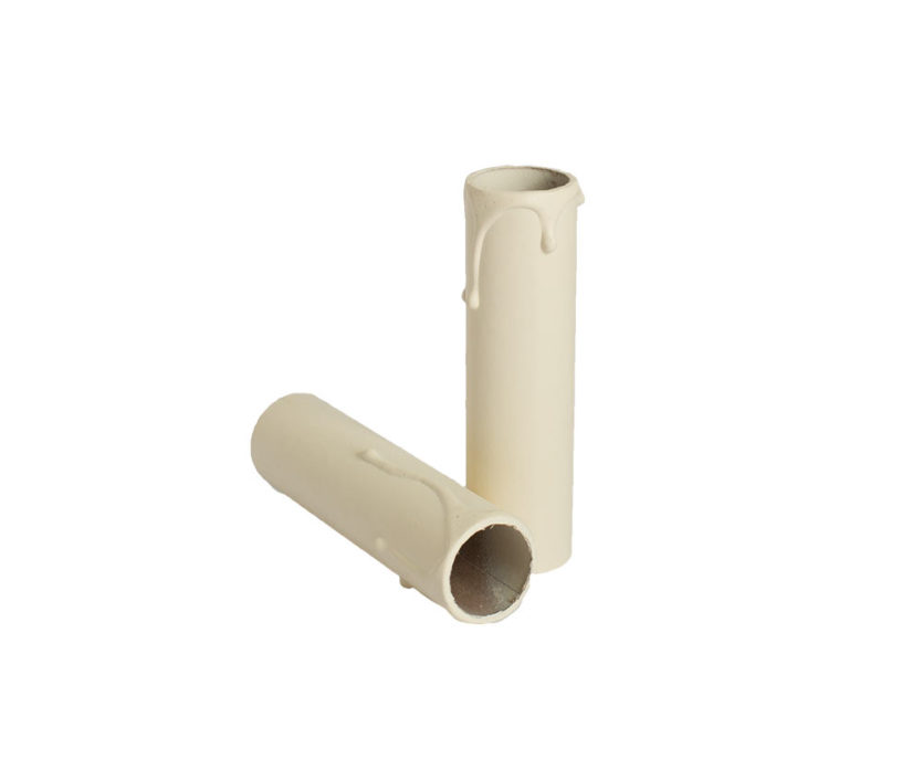 Kaarshuls ivoor karton. Een ivoorkleurige kartonnen huls voor een kroonluchter met een lengte van 100 mm geschikt voor E14 kaarsfittingen.