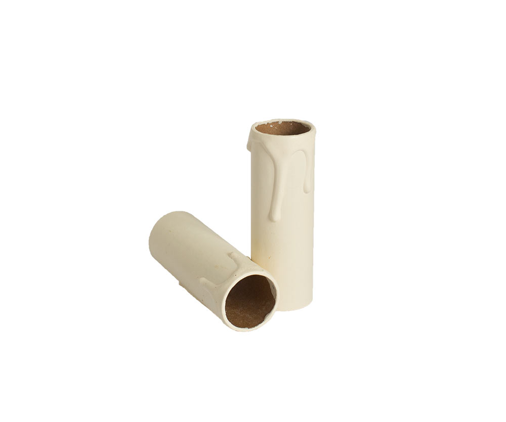 Kaarshuls ivoor karton. Een ivoorkleurige kartonnen huls voor een kroonluchter met een lengte van 85 mm geschikt voor E14 kaarsfittingen.