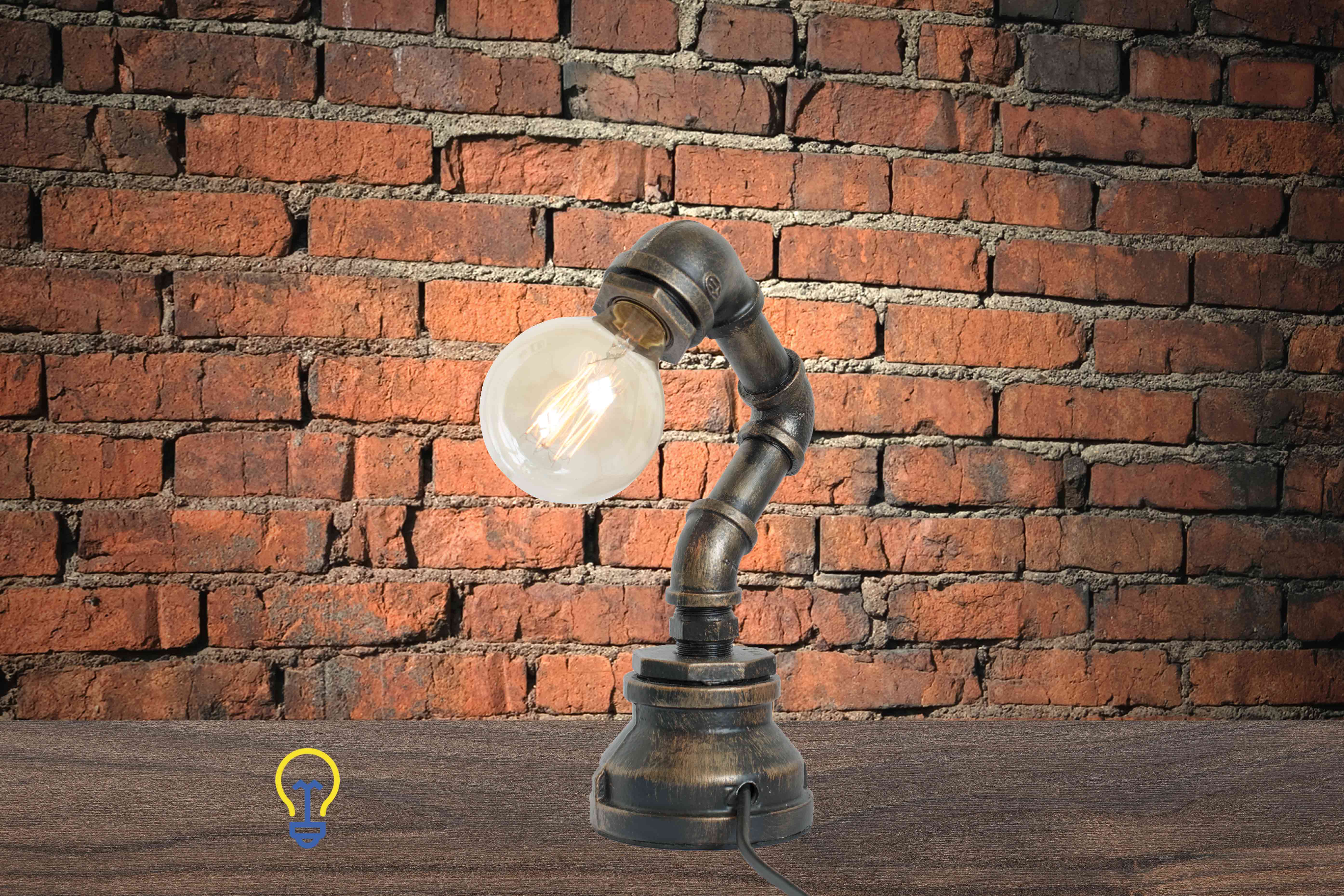 Industriële waterleiding tafellamp gemaakt van waterleidingen. Een stoere steampunk lamp voor industriële interieurs in barren, winkels en restaurants.