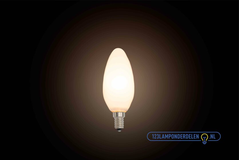 15 Watt Mat Kaars Gloeilamp E14 | Een warme klassieke gloeilamp van 15 Watt met een kleine E14 fitting.